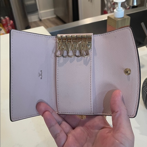 EUC Tory Burch ROBINSON CARD CASE KEY-HOLDER - Picture 4 of 17